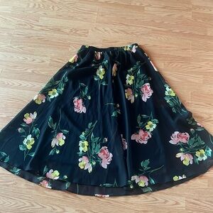 New York Clothing co. Flowy maxi skirt size M